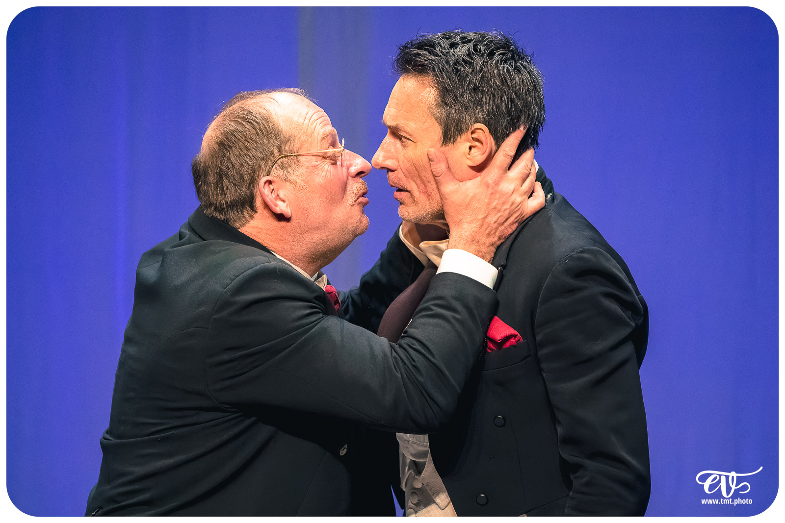 UN FIL A LA PATTE (CIE VIVA)